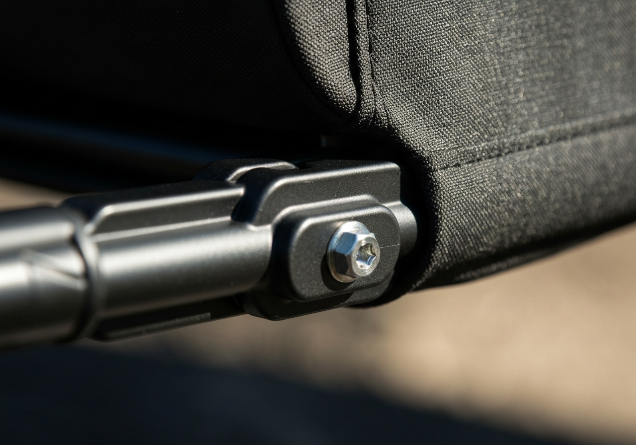 Saddle bag latch mechanism on Zuca cart